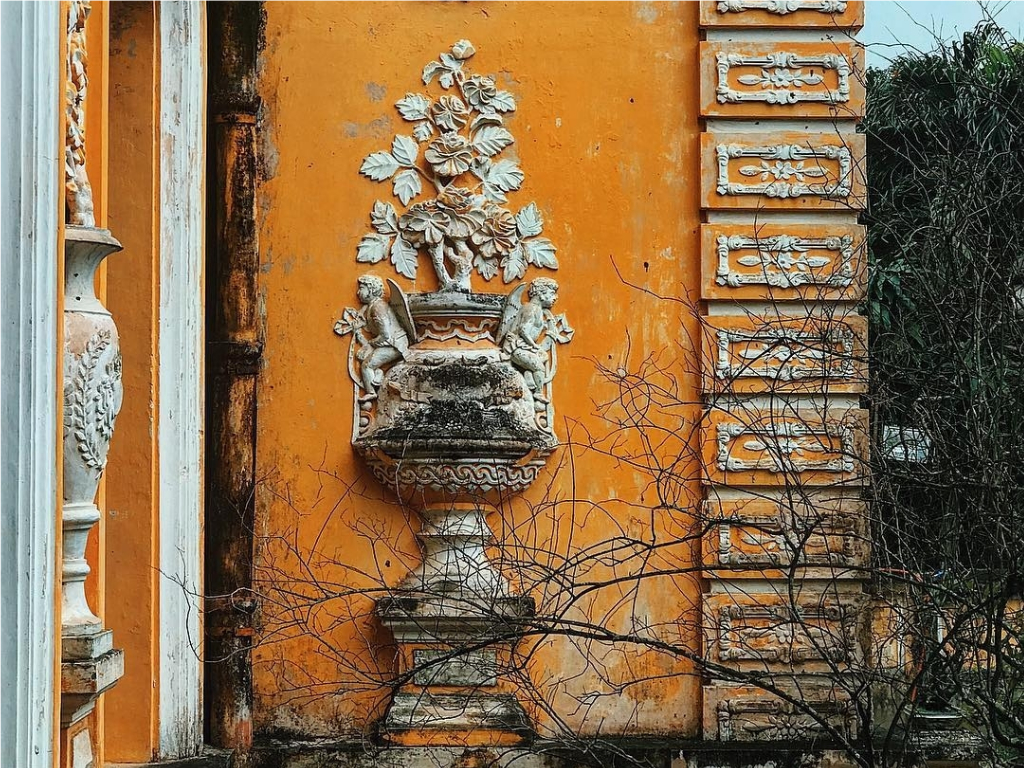 Cùng với các công trình kiến trúc khác thời Khải Định như lăng Khải Định, lầu Kiến Trung, cửa Hiển Nhơn... cung An Định được xem là một đại diện tiêu biểu của phong cách kiến trúc Việt Nam trong giai đoạn tân - cổ điển.